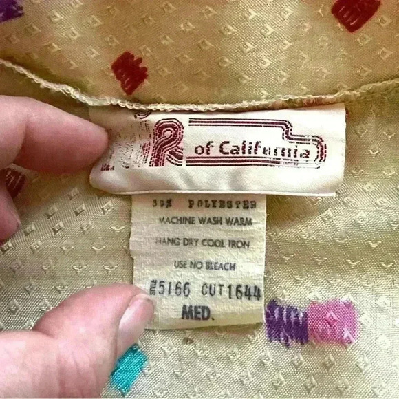 Vintage colorful short sleeve button down blouse (see measurements for sizing) - Picture 6 of 7